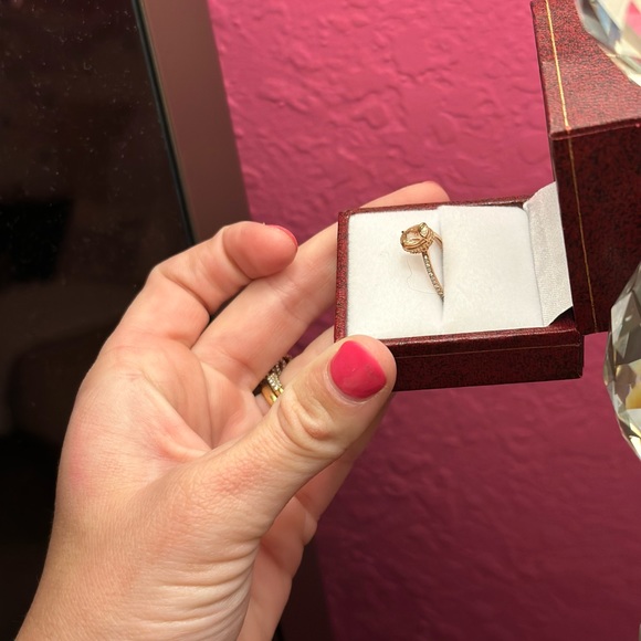 Morganite Engagement Ring 💕💍 - Picture 4 of 6